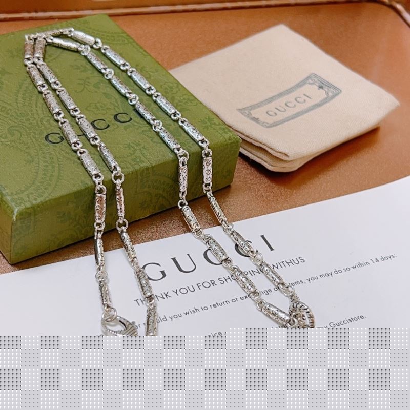 G*u*i necklaces